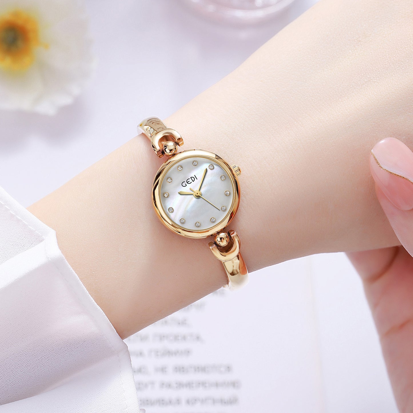 【50% OFF】【GEDI】2024 Ceas de damă retro simplu, stil brățară din aur roz